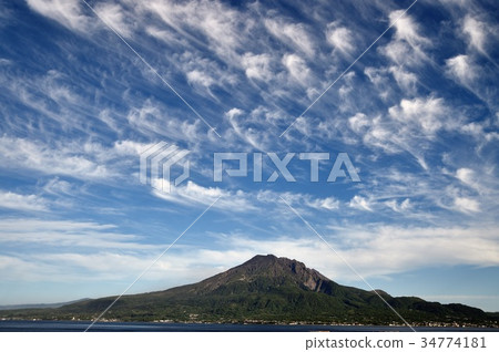 您可以看到Sujikumo（Cirukumo）和Sakurajima的天空 34774181