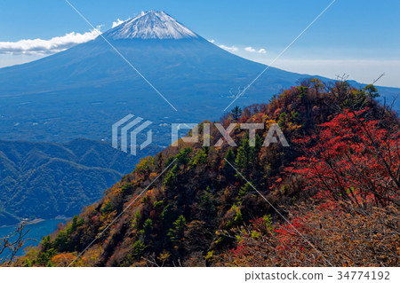 Mt. Fuji,Mt。Onigatake,秋葉和第一個冠雪的富士山 Mt. Fuji,Mt。Onigatake,秋葉和第一個冠雪的富士山 34774192