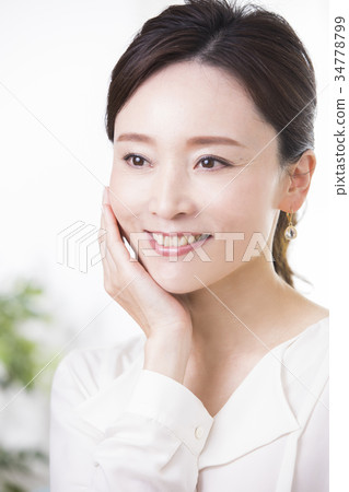Middle-aged woman beauty image 34778799