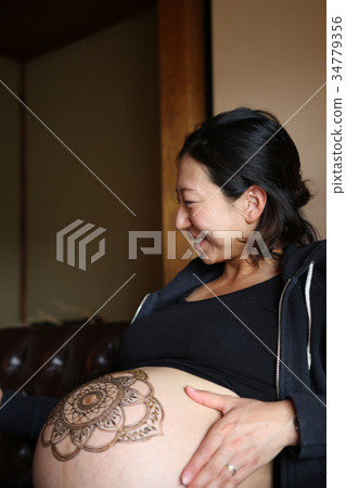 Maternity body art 34779356