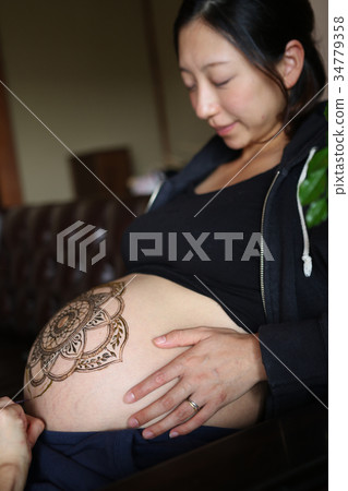 Maternity body art 34779358