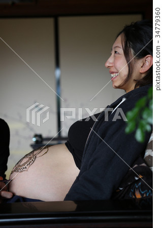 Maternity body art 34779360