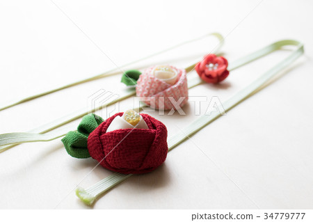 Obi tightening and chopsticks 34779777