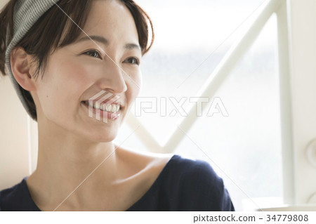 Woman lifestyle smile 34779808