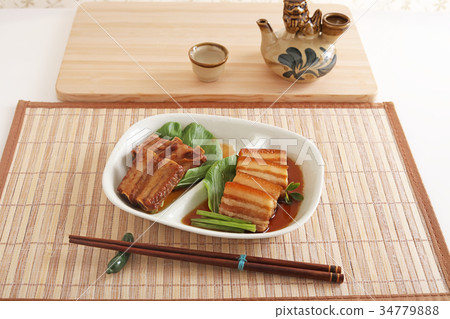 Traditional Okinawan pork legs and three pieces of meat 34779888