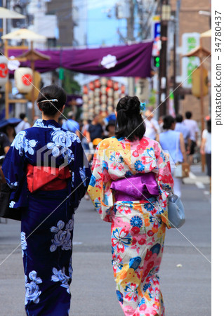 Yukata woman going to Gion Festival 34780437