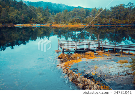 Rocky shore of mountain lake 34781041