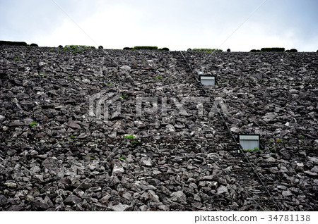 兵庫縣生野市的 Rockfill Dam Tataragi Dam 兵庫縣生野市的 Rockfill Dam Tataragi Dam 34781138