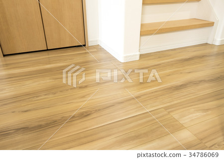 新建的樓梯和樓梯間存儲 新建的樓梯和樓梯間存儲 34786069