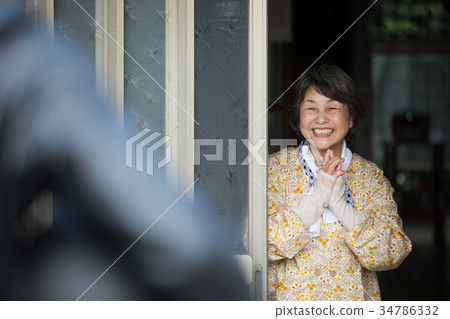 Grandma and Grandson Grandma and Grandson 34786332