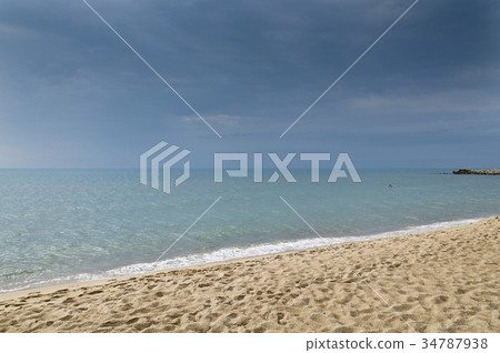 Morning on the beach Morning on the beach 34787938