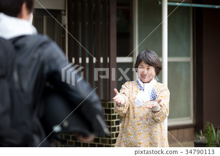 Grandma and Grandson Grandma and Grandson 34790113