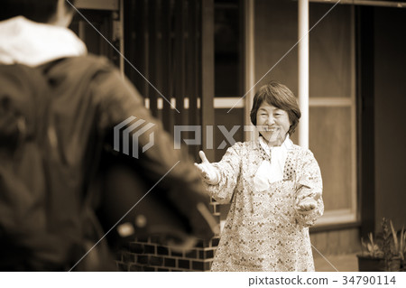 Grandma and Grandson Grandma and Grandson 34790114