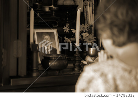 Buddhist altar 34792332