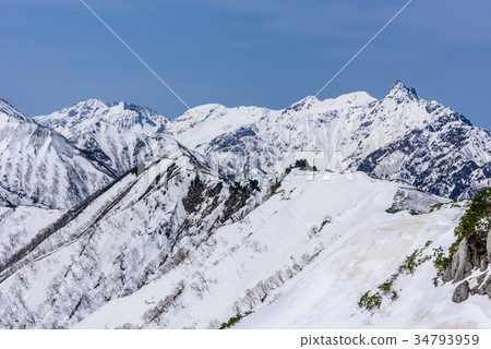 Mt. Hashigatake和Hotaka山脈在早春 34793959