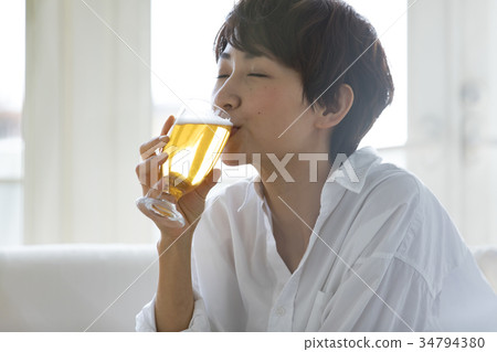 Woman lifestyle relax beer 34794380