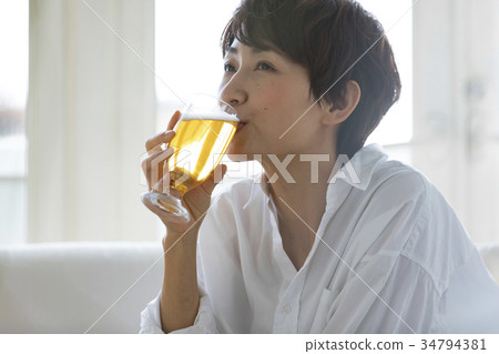Woman lifestyle relax beer 34794381