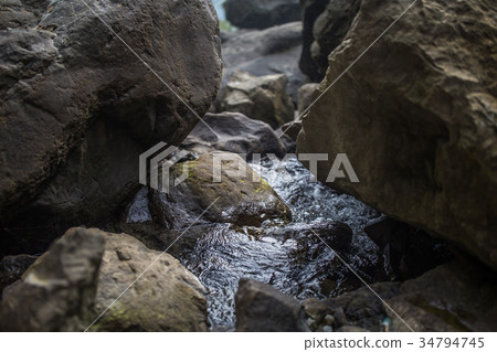 岩石 流水 岩石 流水 34794745