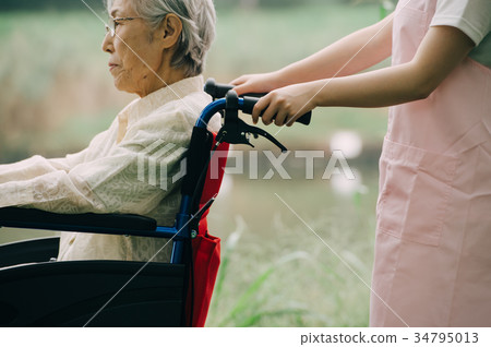 幫手推輪椅 幫手推輪椅 34795013