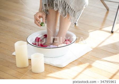 Woman Lifestyle Relax Footbath Woman Lifestyle Relax Footbath 34795961