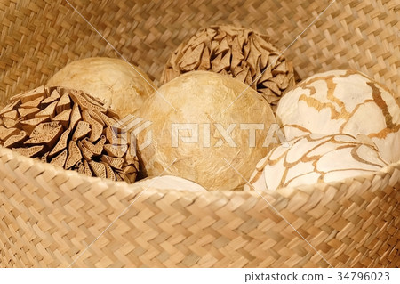 Natural Decorative Balls in A Wooden Basket 34796023