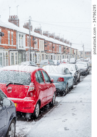 Snow covers England streets 34796295