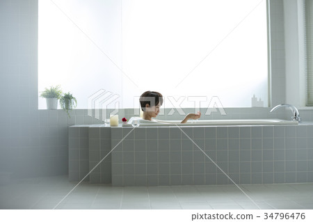 Women's lifestyle Relax bath time 34796476