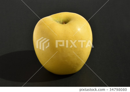 Apple (yellowish) Apple (yellowish) 34798080