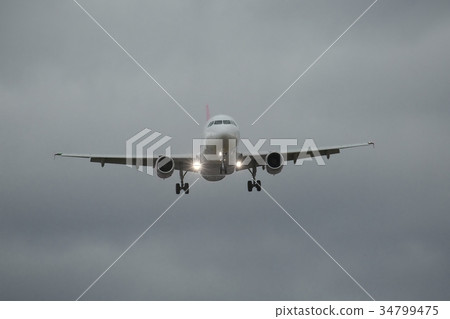 Commercial Plane Landing 34799475