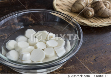 Skinned taro 34800118