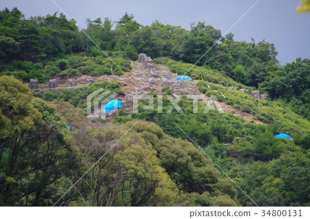 Left capital letter mountain 34800131