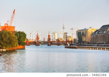 Oberbaum bridge in Berlin Oberbaum bridge in Berlin 34802168