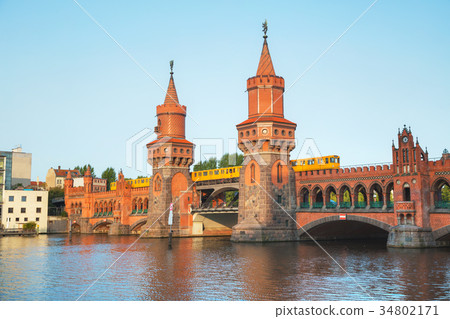 Oberbaum bridge in Berlin Oberbaum bridge in Berlin 34802171