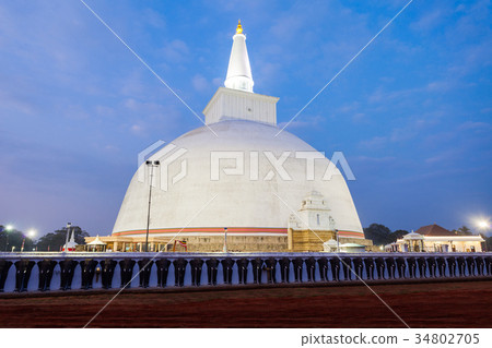 Ruwanwelisaya stupa in Anuradhapura, Sri Lanka Ruwanwelisaya stupa in Anuradhapura, Sri Lanka 34802705