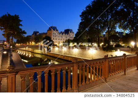 View from Pont au Double 34804525