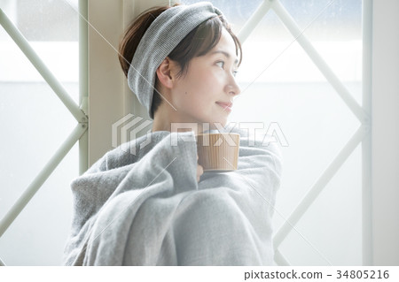 Woman lifestyle relax 34805216