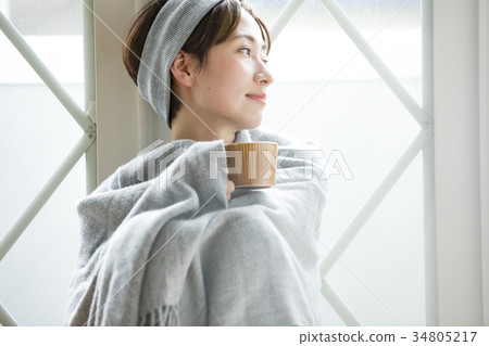 Woman lifestyle relax 34805217