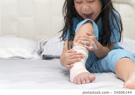 foot pain. Little kid with broken leg on bed, foot pain. Little kid with broken leg on bed, 34806144