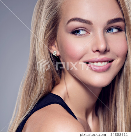Young Woman with beautiful smile Young Woman with beautiful smile 34808511