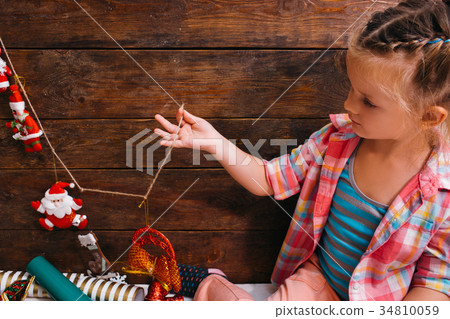 Christmas coming. House art decoration 34810059