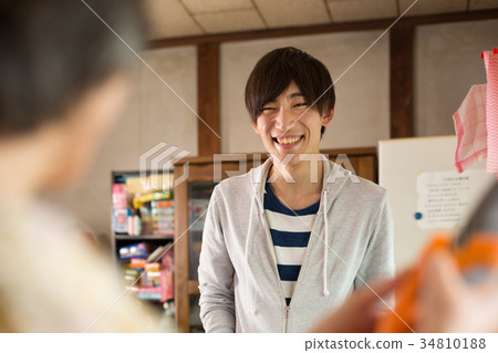 準備食物的祖母 準備食物的祖母 34810188