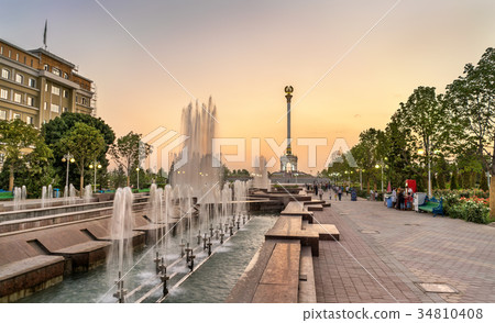 Fountain and Independence Monument in Dushanbe Fountain and Independence Monument in Dushanbe 34810408