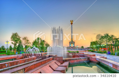 Fountain and Independence Monument in Dushanbe Fountain and Independence Monument in Dushanbe 34810410