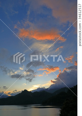 Evening glow clouds of Lake Takokura Shiomi Town 34812517