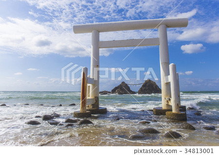 Maruiwa White Torii Itoshima Maruiwa White Torii Itoshima 34813001