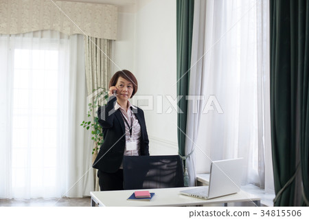 女性中間智能手機電話 34815506
