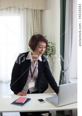 Female middle laptop Female middle laptop 34816083