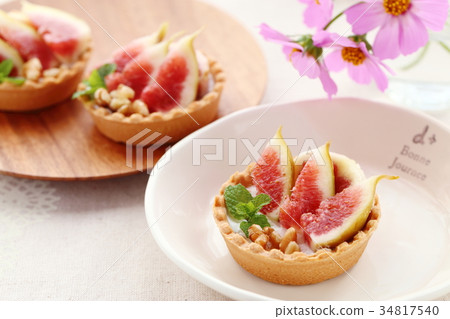 Fig tart 34817540