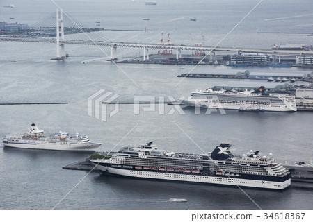 Yokohama Port large passenger ship 3 vessels Yokohama Port large passenger ship 3 vessels 34818367