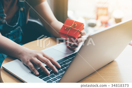 Woman hand holding red gift box about shopping Woman hand holding red gift box about shopping 34818373